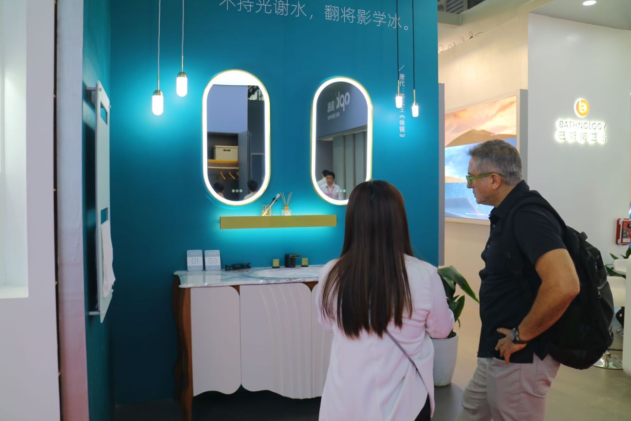 Exhibition moment
